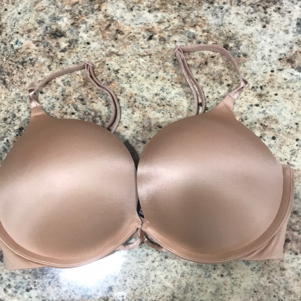 32D Victoria Secret Bombshell Bra.